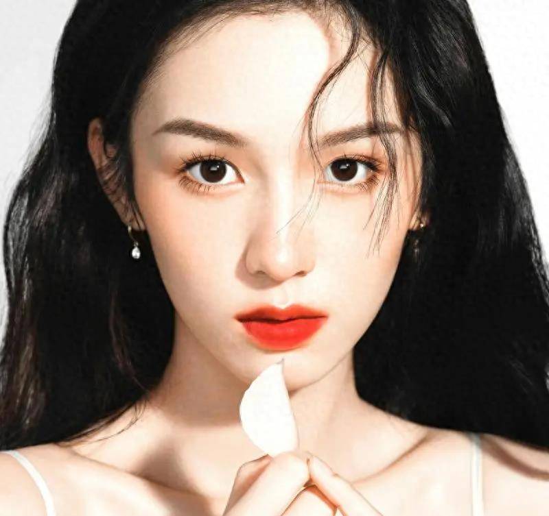 李冰冰的手也放在了周也手上,相比之下张慧雯就显得"落寞"了很多,自己