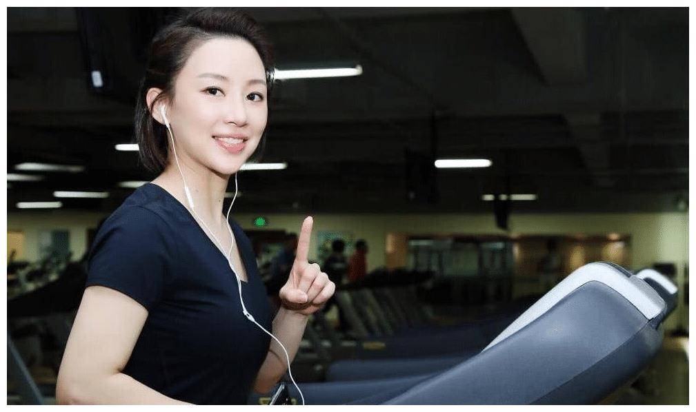 九球天后男友曝光,两人甜蜜同居好事将近_潘晓婷_丁俊晖_中国