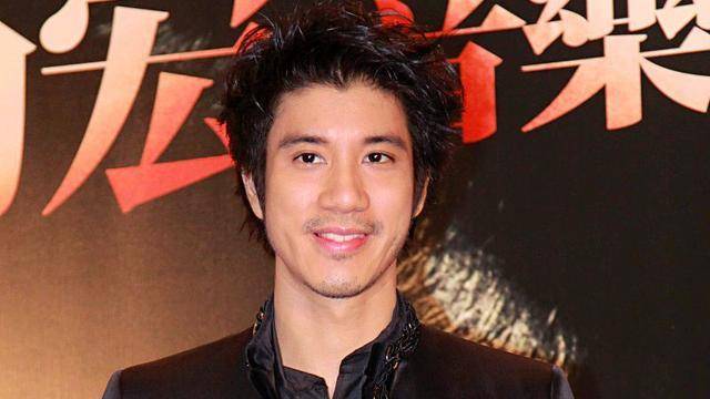 复出前惨状曝光,与老鼠为伍夜夜流泪_李靓蕾_甄妮_事情