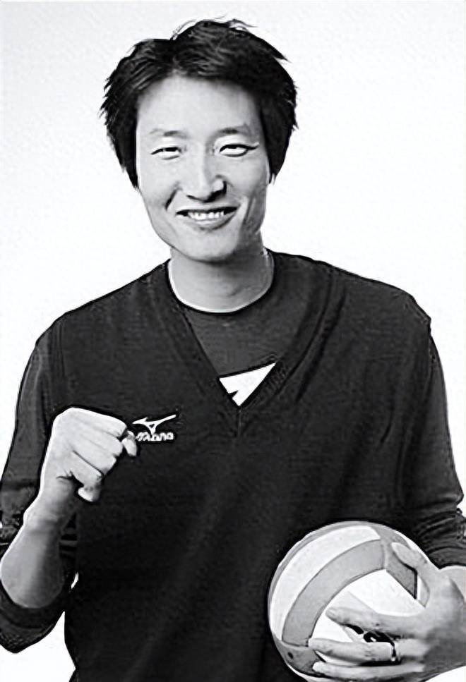 17年男排主力陆飞病逝,留下女子和两个幼女,惠若琪送去15万善款_排球