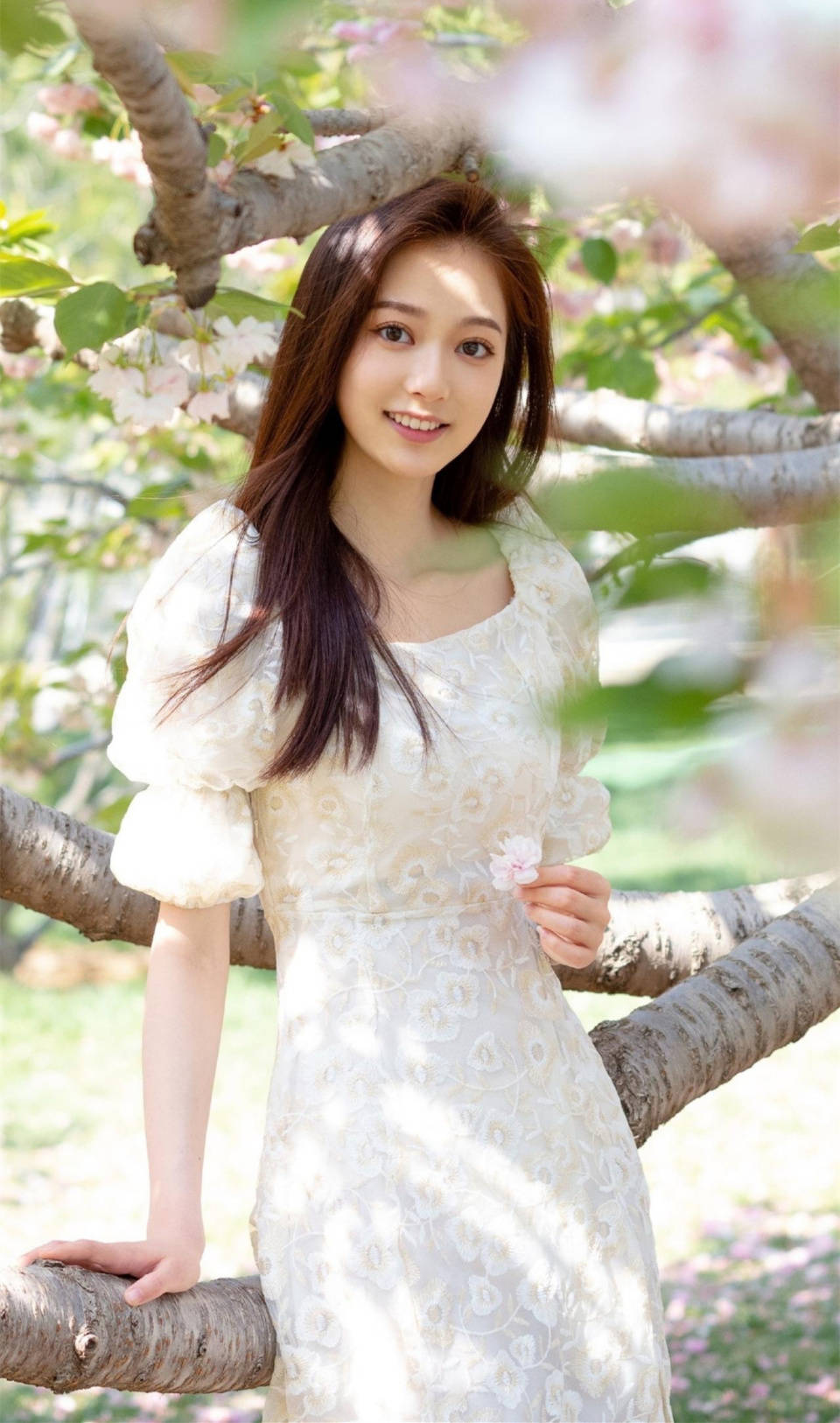 "复旦校花"成杭州亚运最美火炬手!