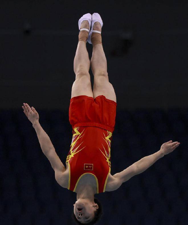 全国蹦床冠军赛朱雪莹,李宇名夺得金牌