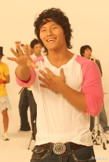 3次被雪藏却能3次翻红,"三冠歌王"金钟国究竟是怎么逆袭成功的?