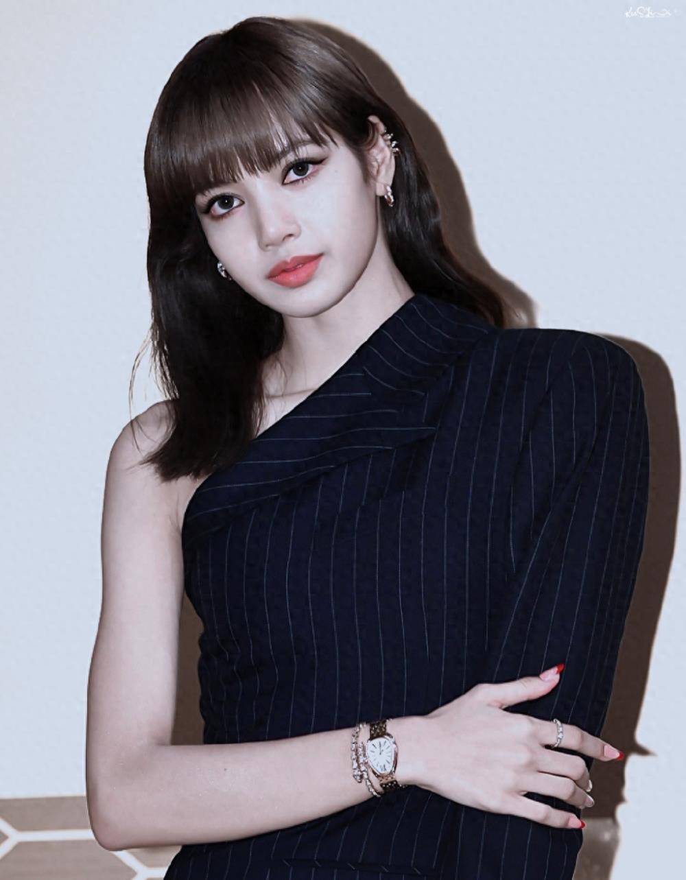 疑涉及演出淫乱罪,知名女歌手被相关调查!_表演_lisa_事件