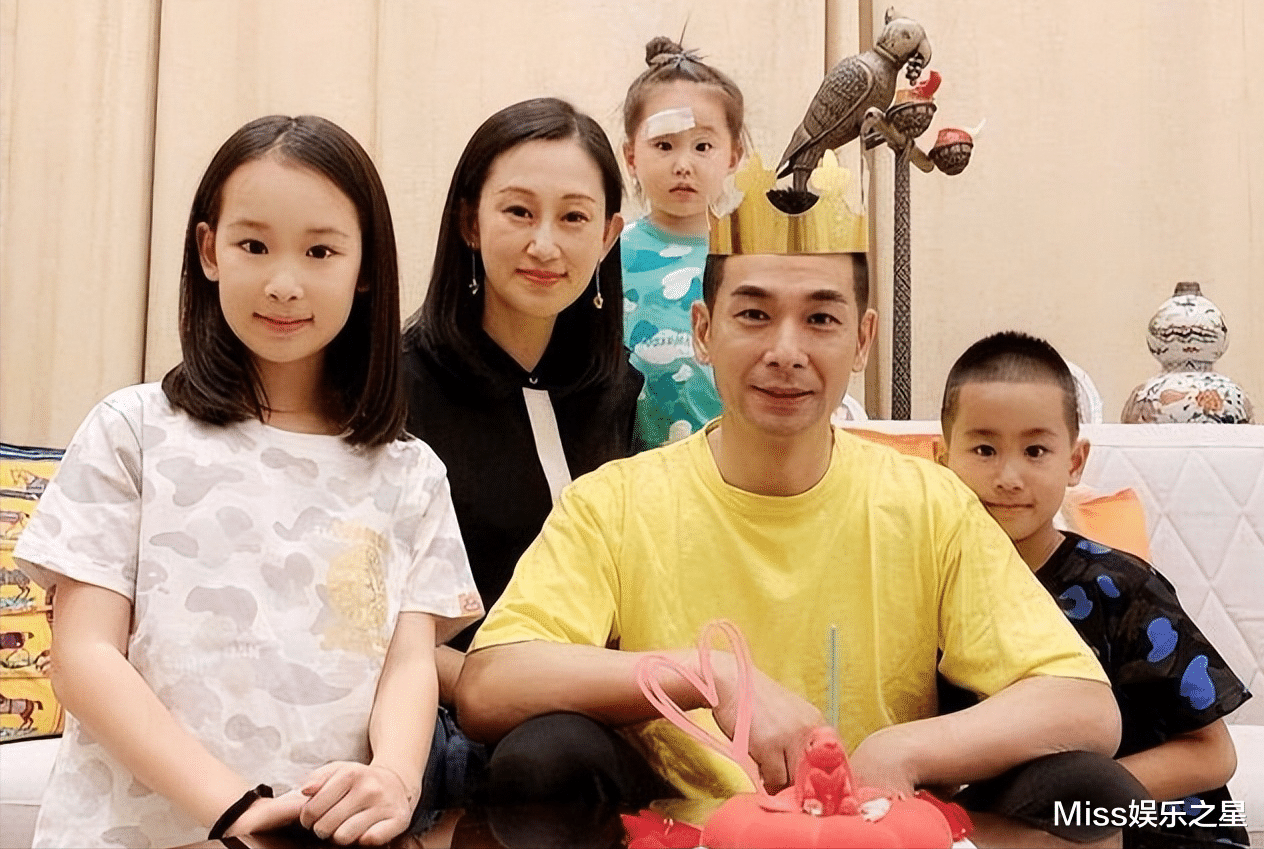 51岁张丹露小腹隆起,身材微胖遭质疑_网友_梅艳芳_挚爱