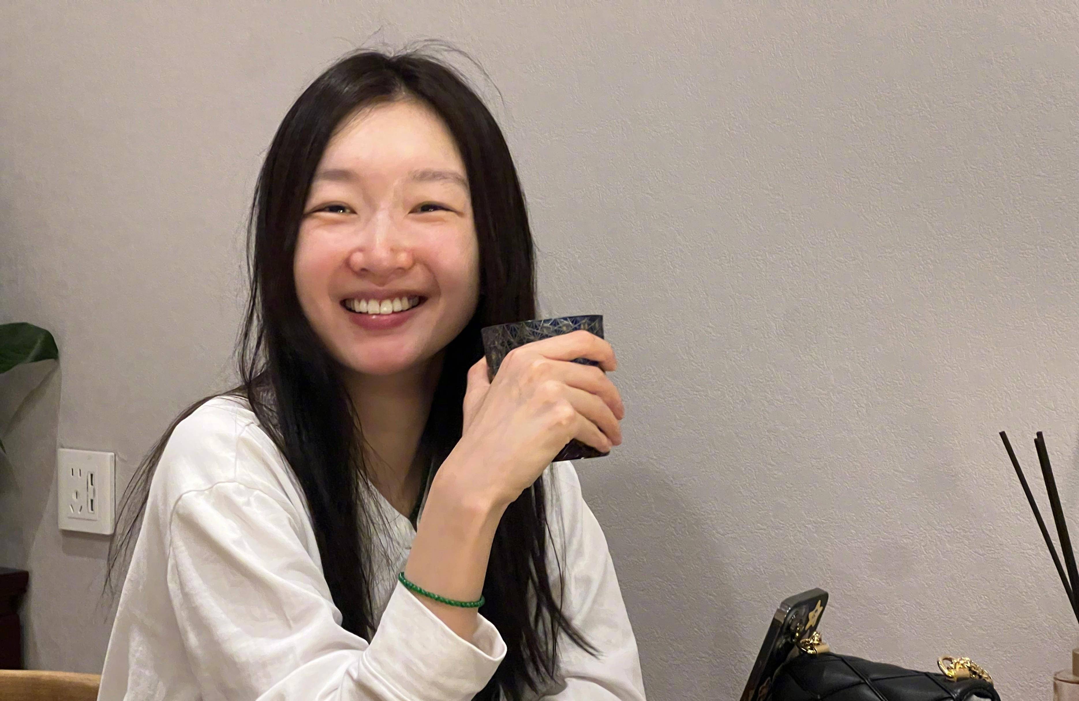 周冬雨变美被质疑医美,模仿倪妮,素颜照力证颜值提升全靠妆造!