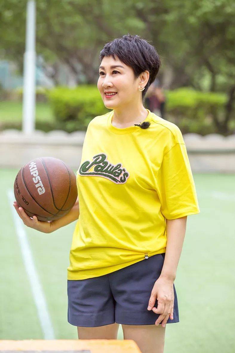 张凯丽:34岁嫁给作家,和丈夫相爱27年,却从不让女儿喊她妈妈_表演