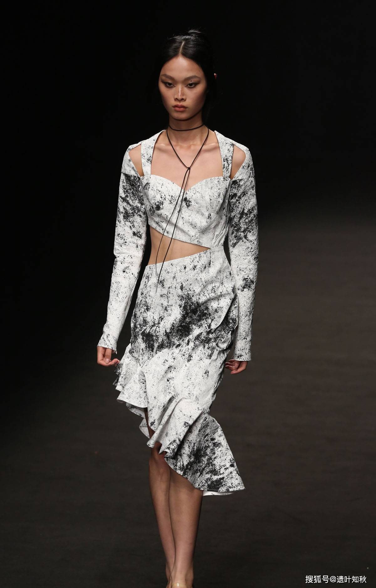 中国国际时装周秀场直击 王紫菲ss24系列作品发布会在