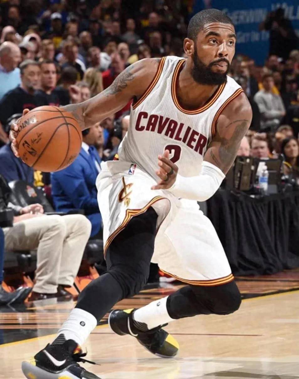 第一名:欧文一个中锋不依靠身体,只依靠技术也能统治全联盟,约基奇