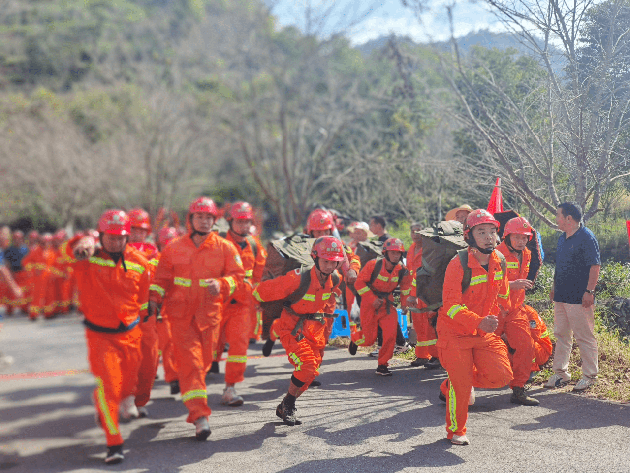 "与你相约,不只樱花,尖山镇参加县森林消防技能比武