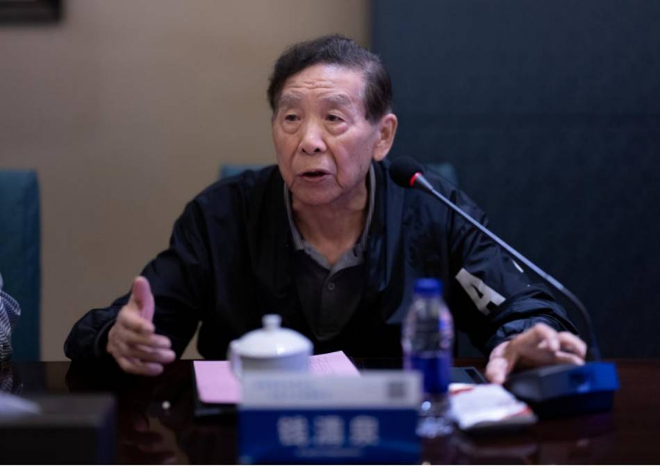 钱清泉,丁荣军,高仕斌,陈维荣等院士专家围绕企业丹阳高端装备制造