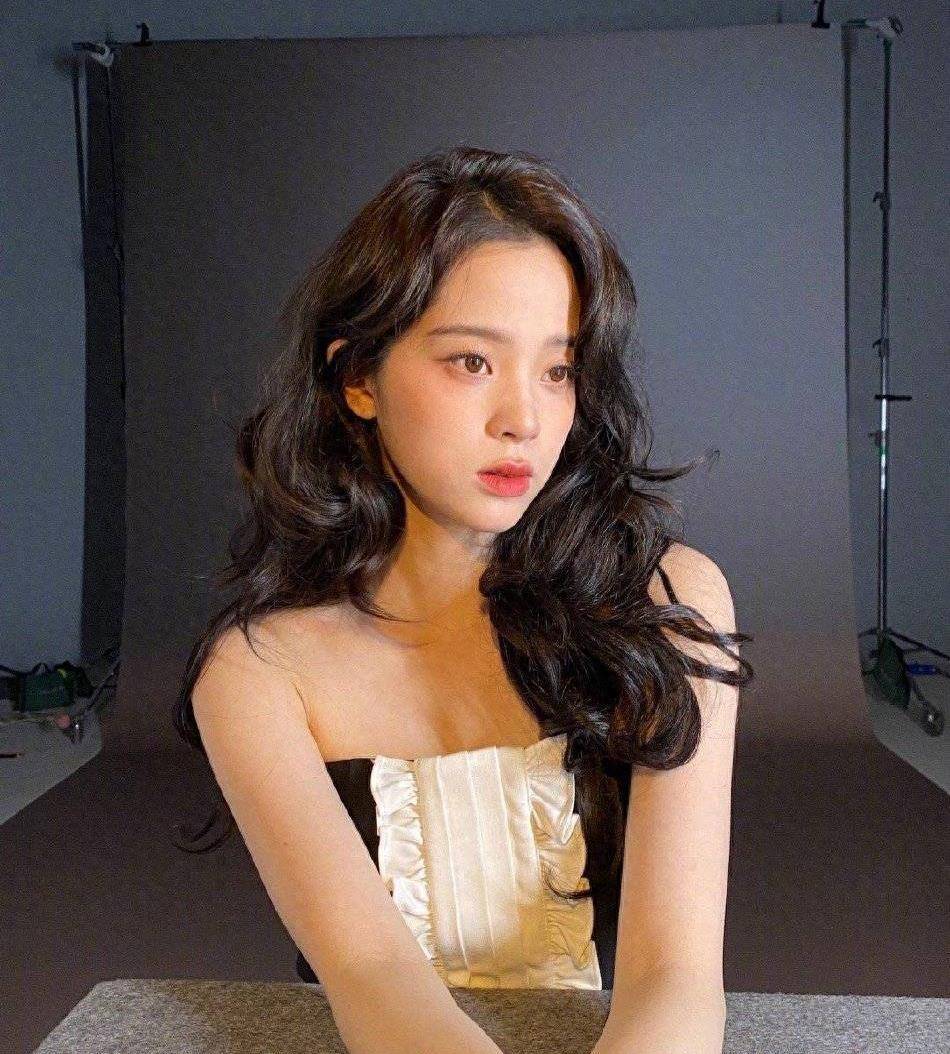 人物简介:欧阳娜娜,1995年以后出生的新生代女演员,才华横溢,颜值出众