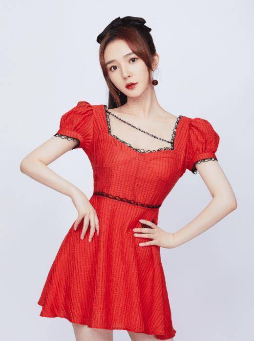 靳梦佳造型偏爱蝴蝶结,好甜好元气!_节目_黑色_红色