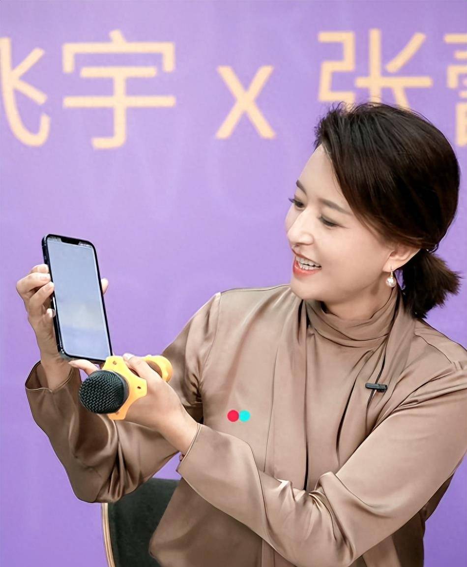 张蕾:专访作家毕飞宇,装扮温婉知性离开央视之后越来越有一姐范_直播