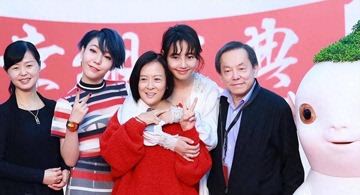 她是陈道明背后的女人,有个影帝儿子,还手握娱乐圈半壁江山_王京_明星