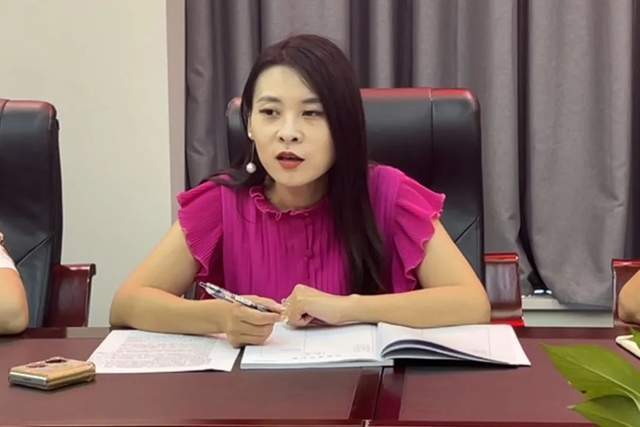 美术组组长陈梅老师以学校工作思路为依据,结合教师实际情况,对学期