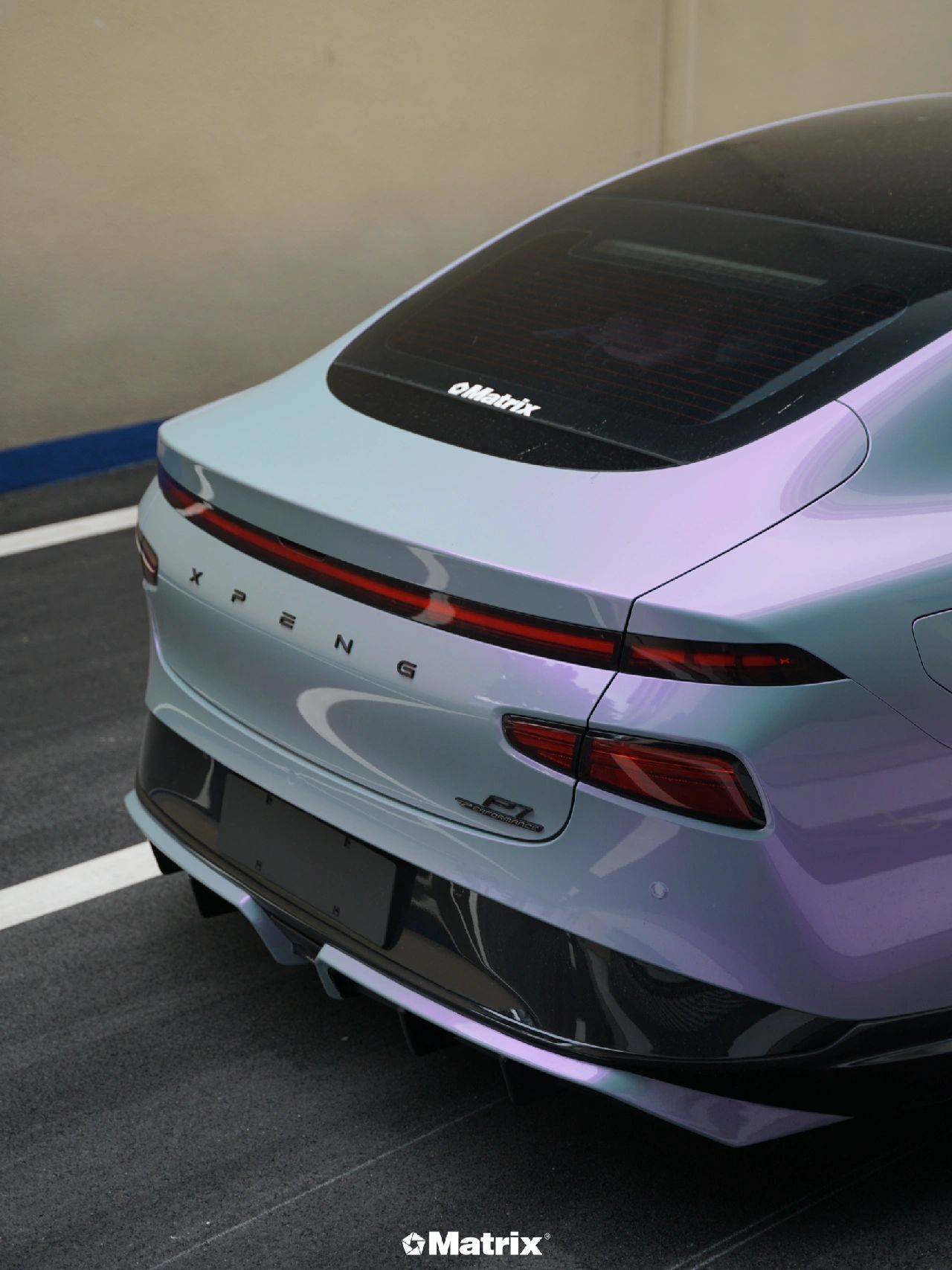 展现出特殊的魅惑力紫色与灰色相交缠,车面独一无二的色感,赚满回头率