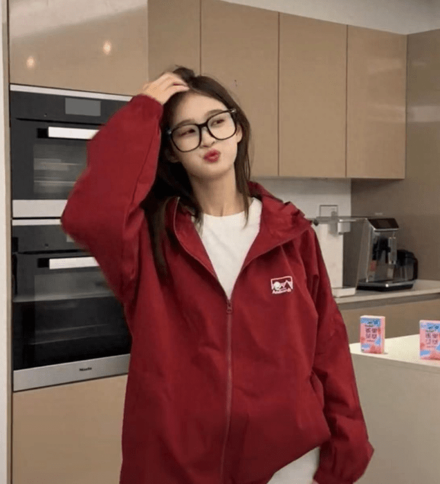 曝王思聪与新欢感情升级,晒甜蜜画面疑已同居,女方曾被嘲像厂妹_小羽