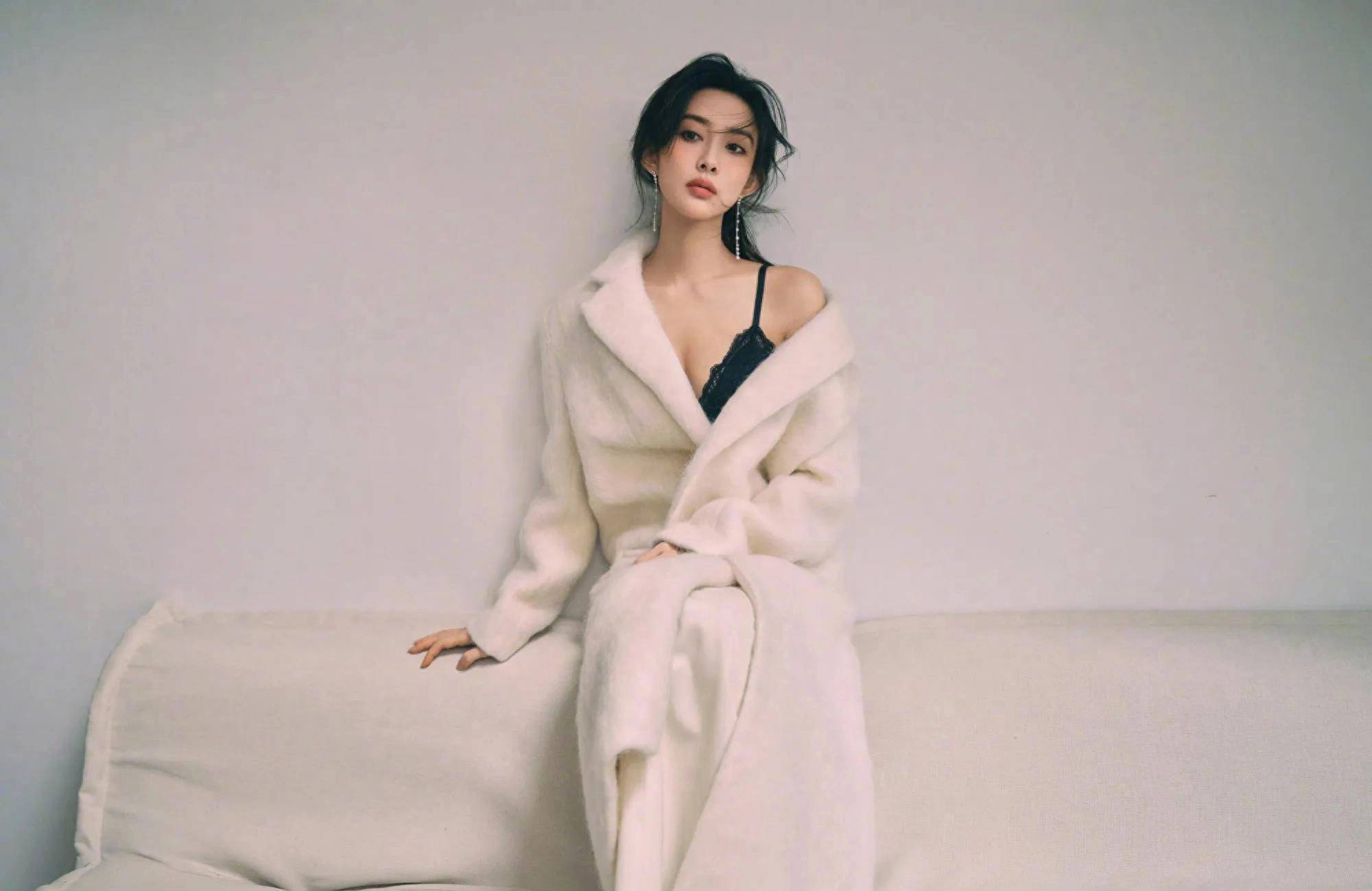 孟子义《男人装》金九封面 霸气御姐穿深v 冷艳酷飒又性感_娱乐_图片