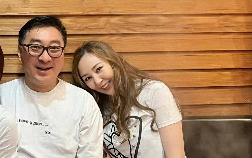 自从到了富豪手里,我们的联系已经深厚了25年_赵磊_秦舒培_照片