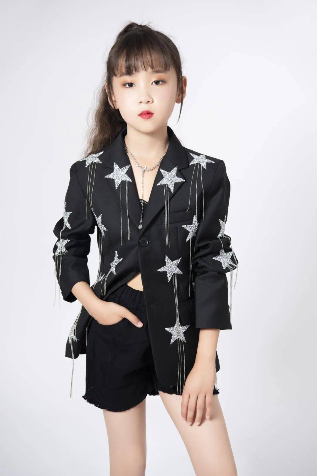 华娱星艺:罗云熙,宋轶主演,张芮宁,张芮畅参演的《颜心记》近日杀青!