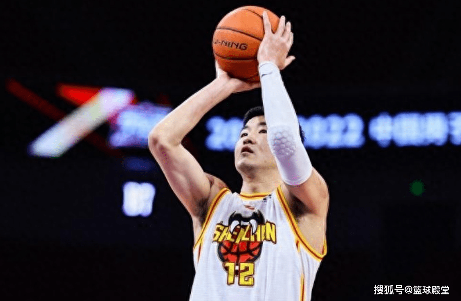 孙浩钦 顾全45分,胡小龙 刘博文奇兵,广州曝隐患_比赛_下半场_球场上