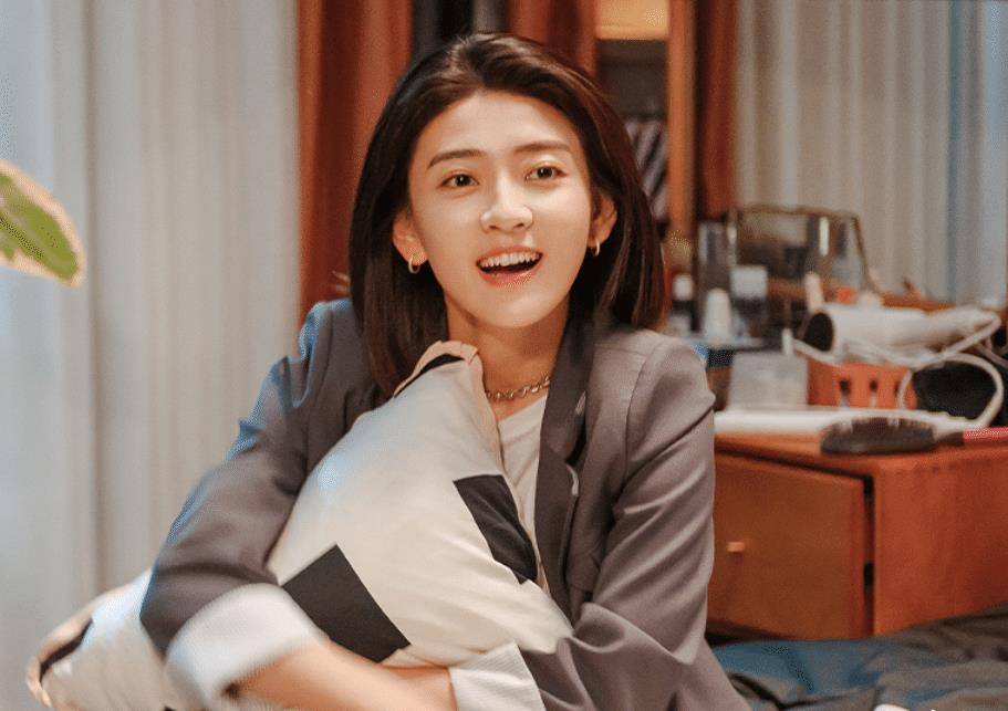 梁洁打了针手痛,张新成理解错误原地懵圈,这求生欲也是没谁了_那一天