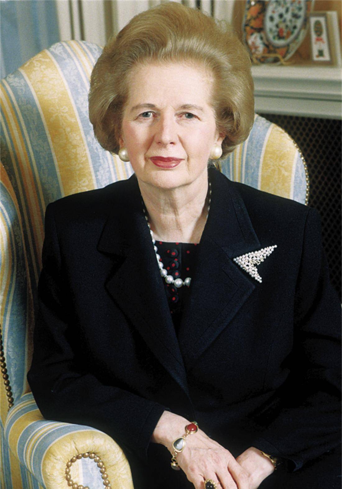 同为女人,英国首相撒切尔夫人与女王伊丽莎白二世的爱恨纠缠_父亲