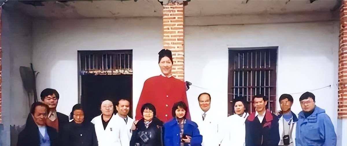 纪实:巨人曾金莲:高2.