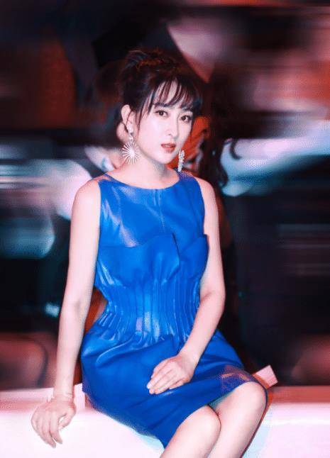 马苏穿"乳胶裙"现身,网友:以为自己是卡戴珊吗_身材_造型_风格