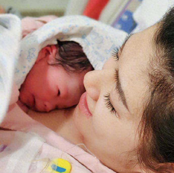 42岁selina生子至今男方神隐,身边人刻意回避_男朋友_媒体_ella