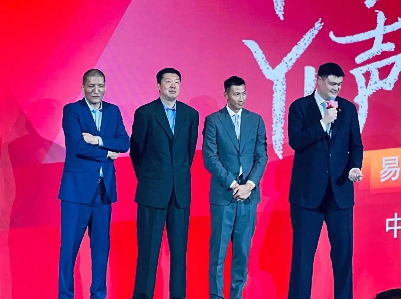 易建联退役:告别篮球场的传奇_姚明_卓越_球员