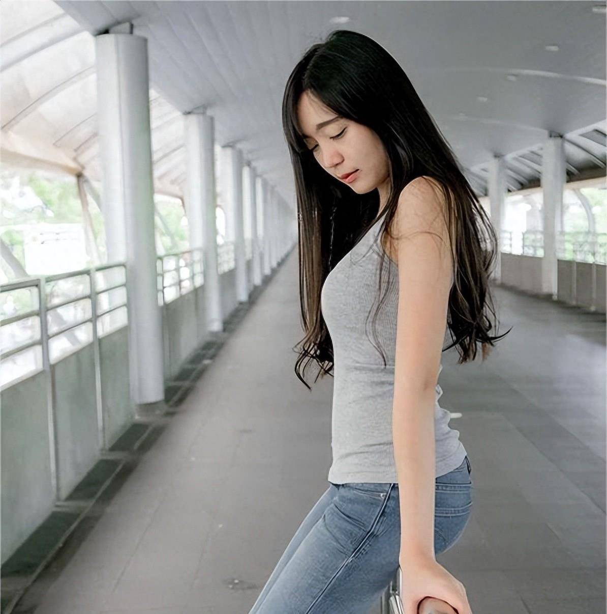 清纯美女与小姐姐牛仔裤,难以抗拒的诱惑_照片_风格_穿着