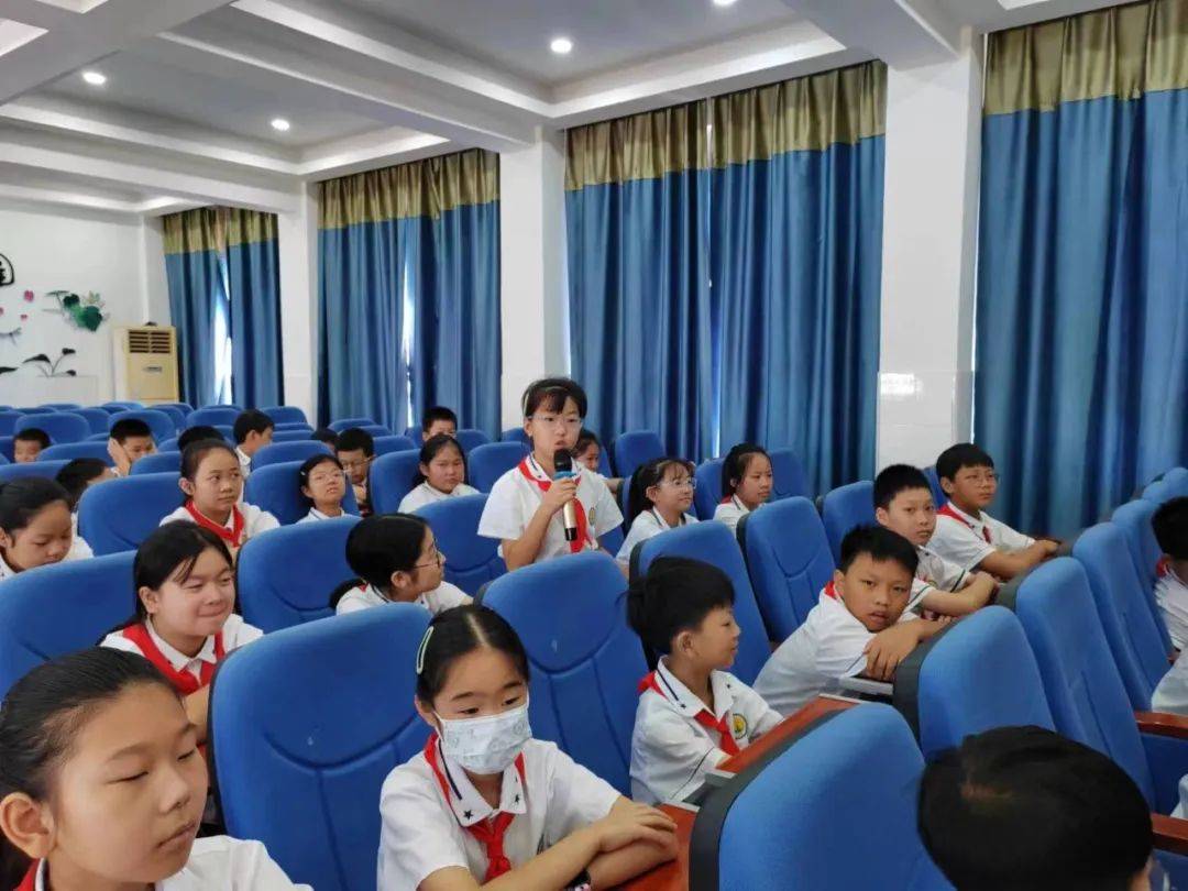 潜江市园林一中法治副校长们带着"专属定制"的网络安全法治课走到孩子