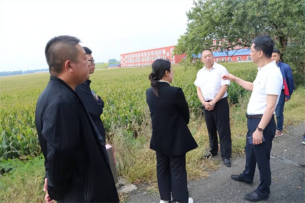 陶家屯镇崔家村,南兴村等地实地走访考察,在大岭镇政府召开了座谈会