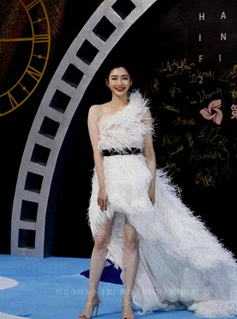 女子神"是假的,胯宽腿粗,溜肩没腰,生图揭露"人间真实"_问题_女明星