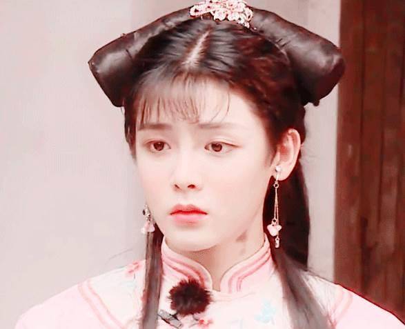 官鸿作为演员名气不算大,很多人对他的印象都来自沈月主演的那一版