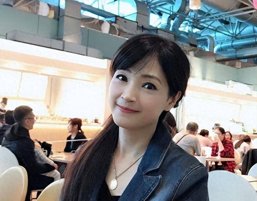 她56岁仍是干净之身,至今没谈过恋爱,除非是最爱,不然不会献身_方季惟