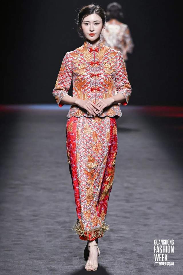 潮式时尚有多美?来潮州婚纱晚礼服基地优势服装品牌联展饱眼福