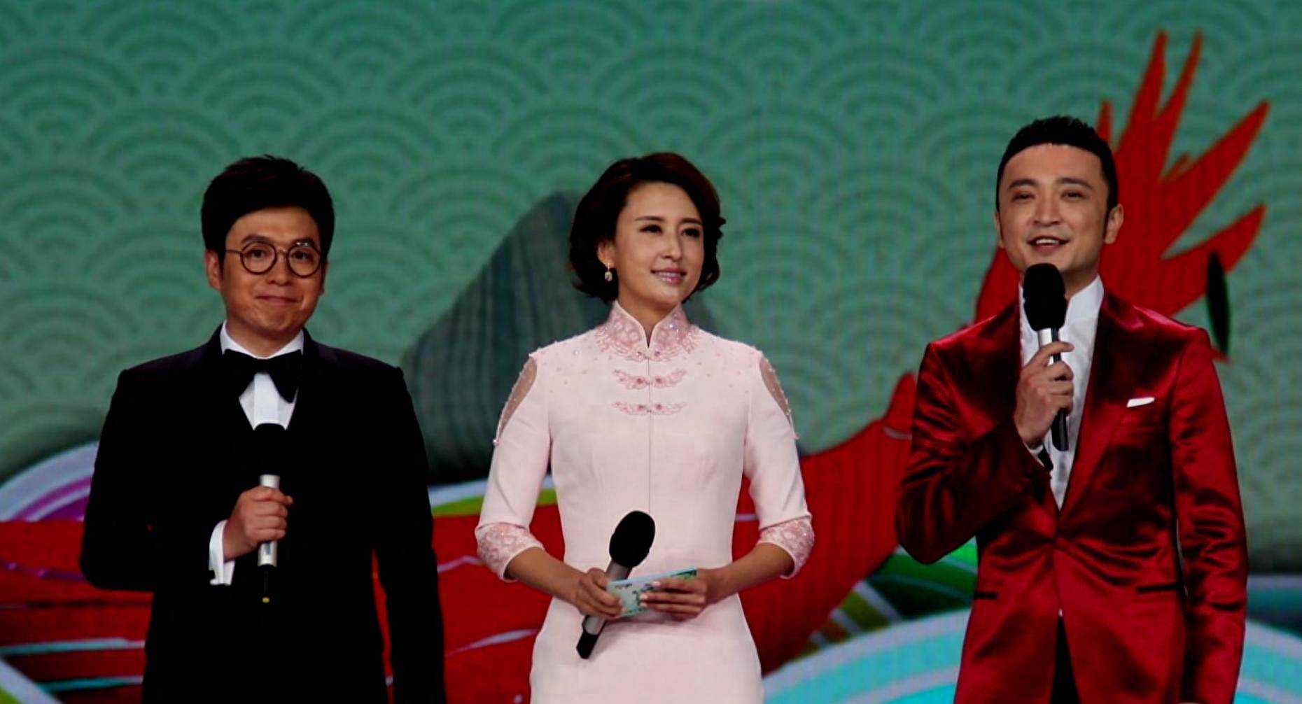 或者说她的位置已经被安排好了,不如说张蕾没有获得主持春晚的机会