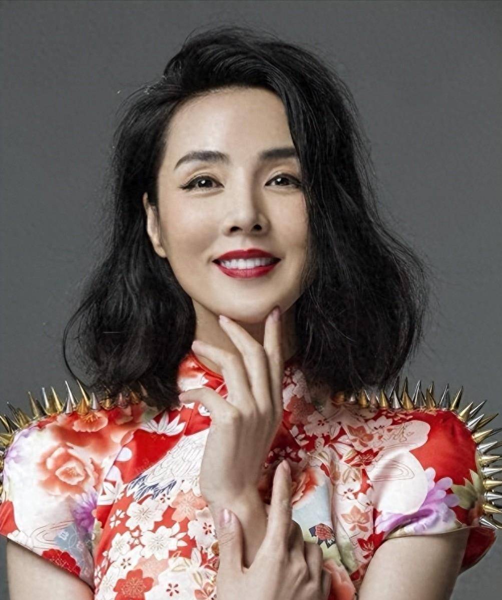 她"一脱成名",敢掌掴陈宝国,甚至吊打章子怡,50岁竟未婚_姜宏波_姜文