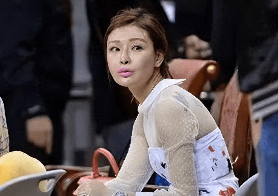 广东老板娘携朱芳雨现身香港!