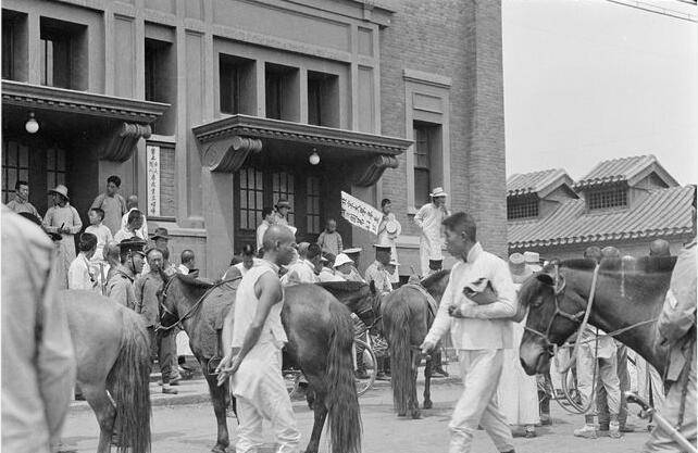 1919年五四运动旧照:北大学生和警察据理力争,这才是真正的历史_中国