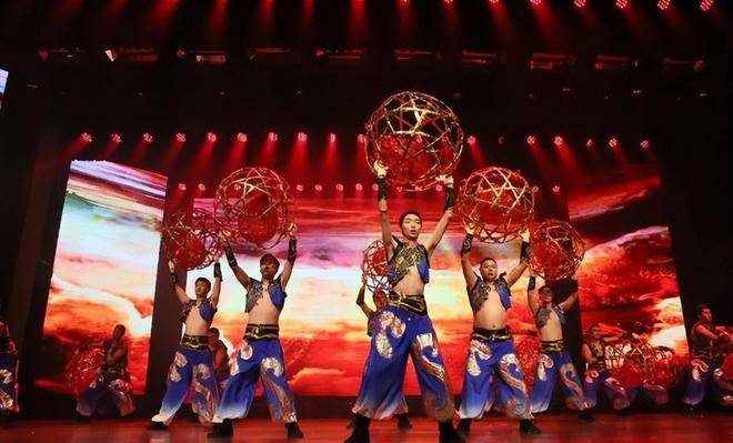 当然,为了让滚灯走进千家万户,滚灯的重量,样式都进行了改良.