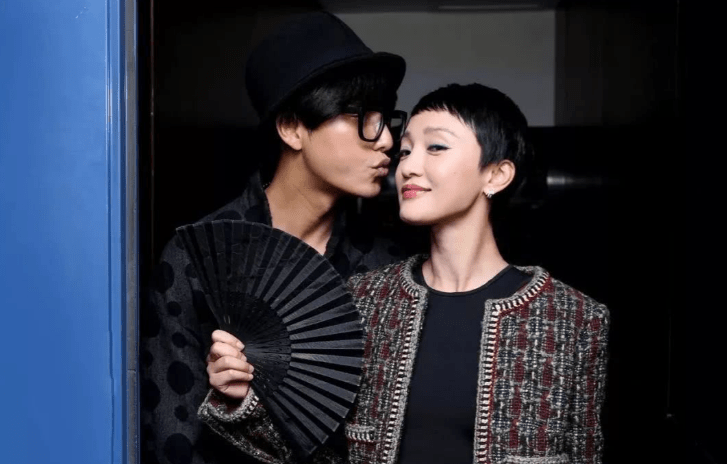 心疼女儿周迅的情感沧桑,最大的心愿是女儿能收获幸福_挂历_窦鹏_北京