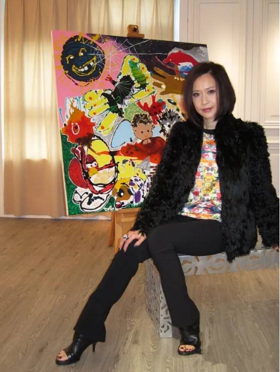 顾纪筠:61岁"冻龄富婆",比起爱马仕,一张脸才是"奢侈品"_工作_包包