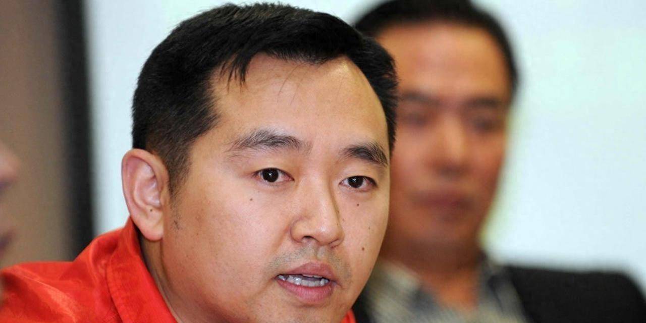 靠"睡他"成功登上顶峰,在夜店与男黑人亲密共舞_马苏_孔令辉_范金涛