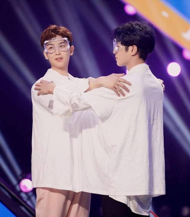 退队后形同路人,靠装亲近博热度,uniq最典型_工作_王一博_情况