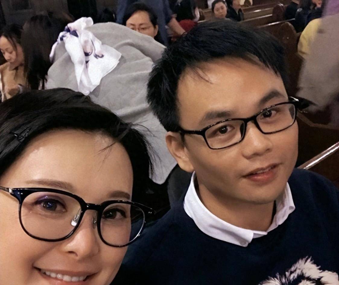 被曝精神分裂,腿上满身伤痕,三婚的袁立如今自食恶果_徐威_男友_资源