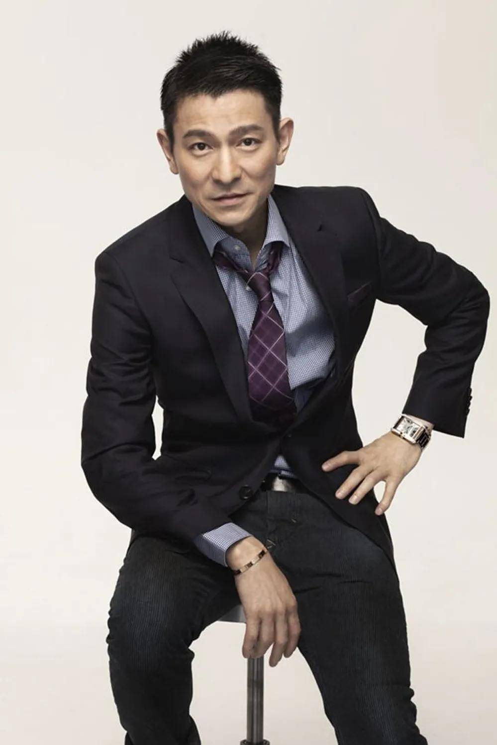 刘德华是一位伟大的演员,他拥有出色的演技和迷人的外表,深受观众喜爱